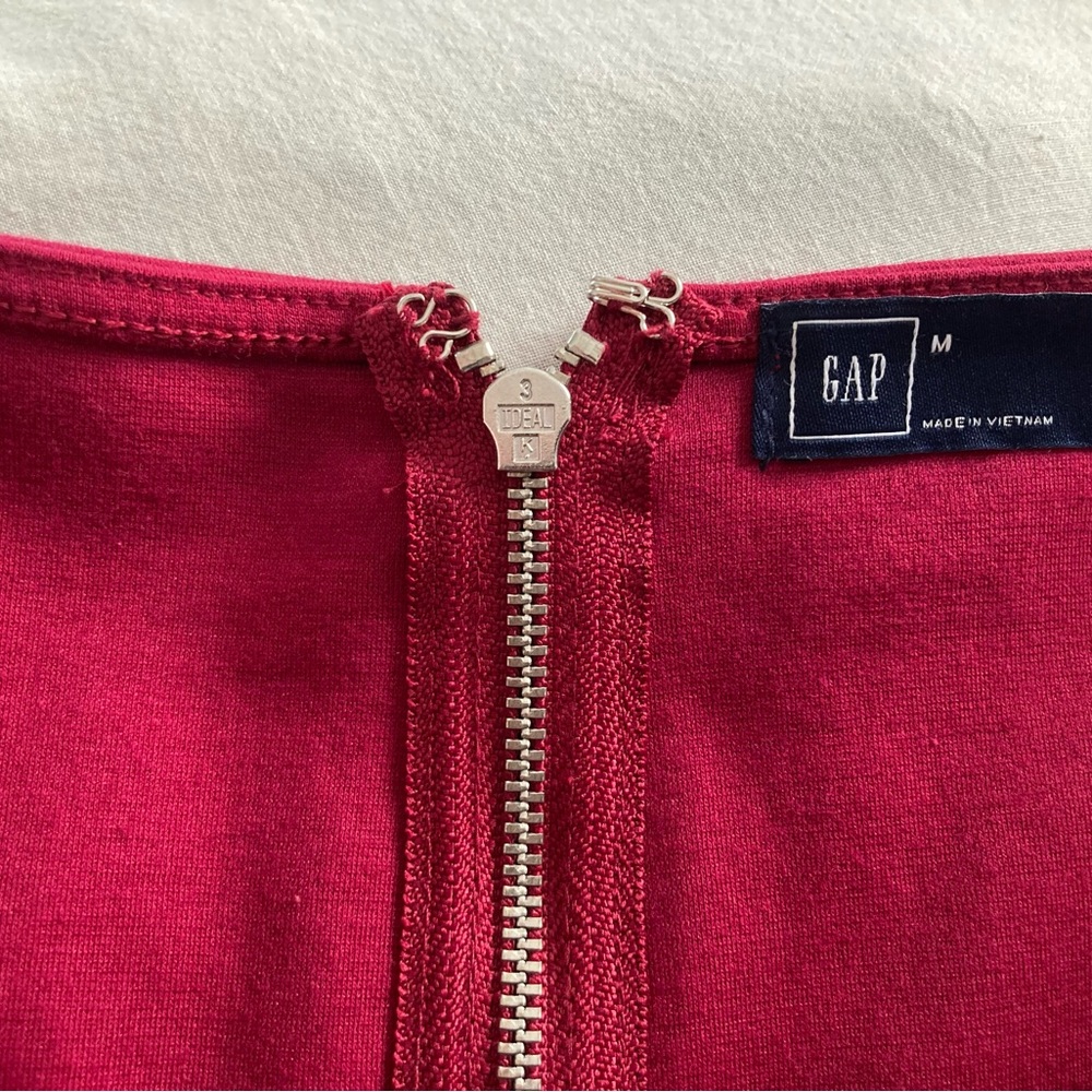 GAP - cranberry red mini skirt with flare - Picture 3 of 4